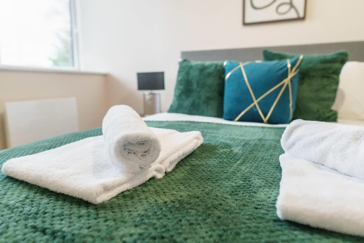Bright 2 Bed - Sleeps 4 * Manchester